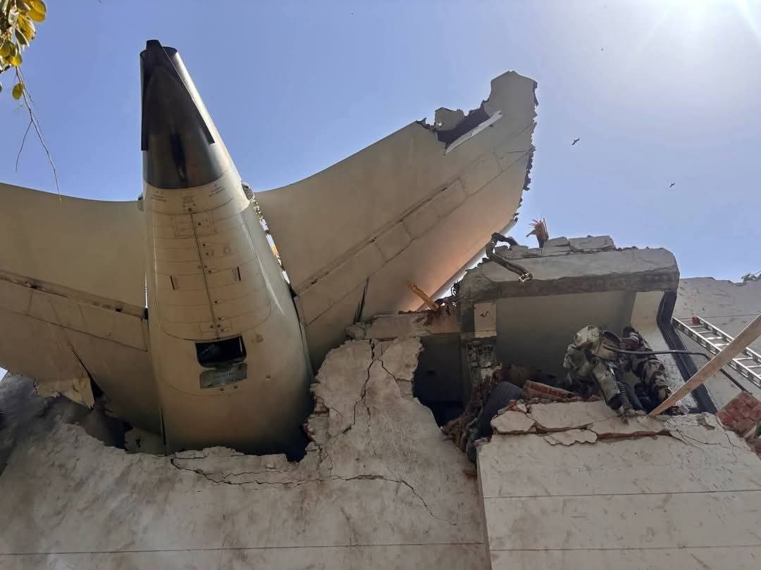 Air India flight crash । আহমেদাবাদৰ বিমান দুৰ্ঘটনাৰ ২১০ টা মৃতদেহ ডি এন এ পৰীক্ষাৰ দ্বাৰা চিনাক্ত, ১৮৭ টা পৰিয়ালক হস্তান্তৰ 3 Air India flight crash ।