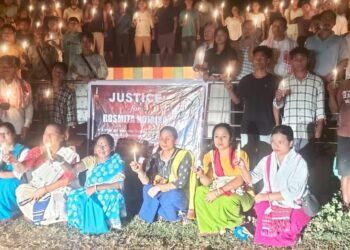ৰশ্মিতা হোজাইৰ মৃত্যুত ধনশিৰিত মম বাতি লৈ প্রতিবাদ ডিমাচা দল-সংগঠনৰ