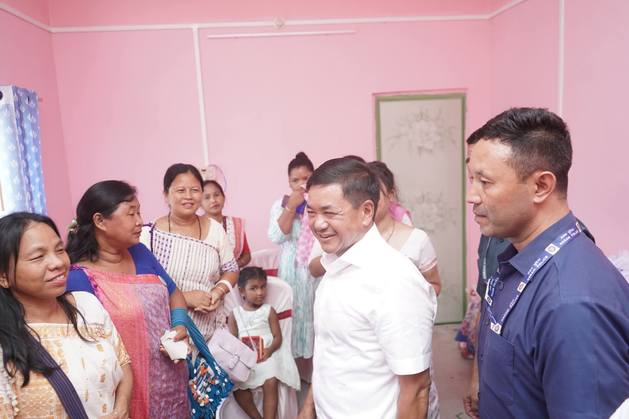 ফুলনিত নৱ নিৰ্মিত হস্ত-তাত বস্ত্ৰ-শিল্প কাৰ্যালয় আৰু প্ৰশিক্ষণ কেন্দ্ৰ গৃহৰ শুভ উদ্বোধন কৰে কাৰ্বি পৰিষদৰ CEM ড০ তুলিৰাম ৰংহাঙে 5 IMG 20250614 WA0152 | ASSAM TIMES POST