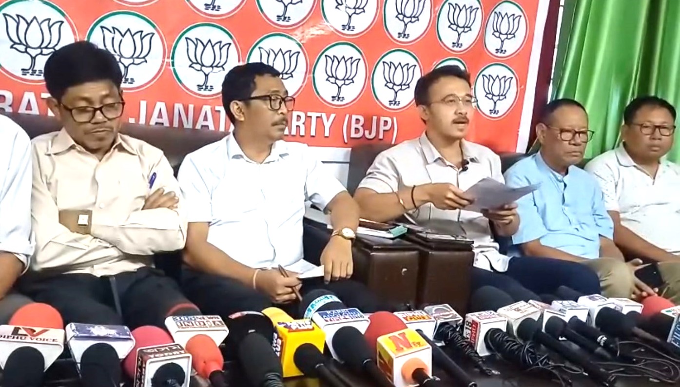 কাৰ্বি আংলংত ৰাজনীতিৰ প্ৰতিযোগিতা: কংগ্ৰেছ-বিজেপি বিতৰ্ক আৰু উন্নয়ন দাবী