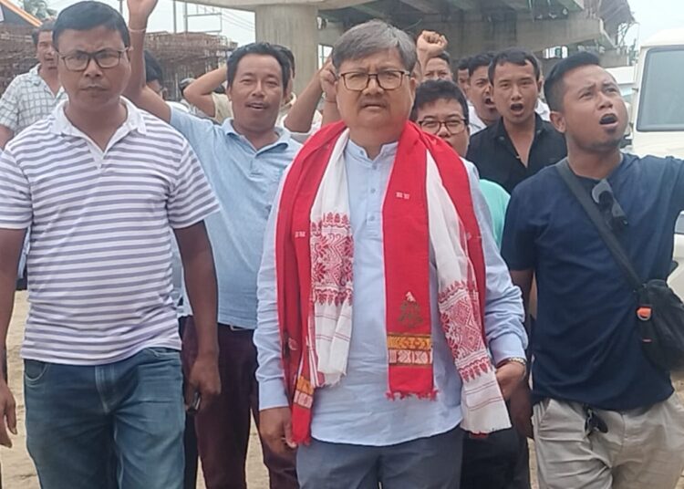 কাৰ্বি আংলং জিলা কংগ্ৰেছৰ সভাপতি ৰতন ইংতিৰ দায়িত্বভাৰ গ্ৰহণ