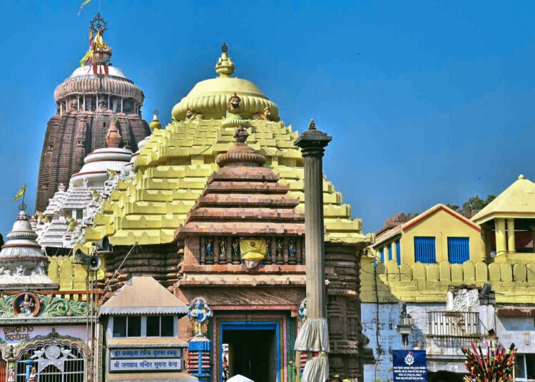 Puri Jagannath Mandir I চশমাত স্পাই কেমেৰা লগাই পুৰীৰ জগন্নাথ মন্দিৰৰ ভিতৰত ফটো তুলিবলৈ গৈ ধৰা পৰিল যুৱক
