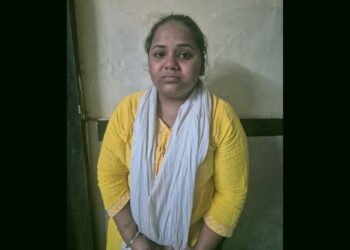 Teacher punishment । বেয়া হাতৰ আখৰৰ বাবেই তৃতীয় শ্ৰেণীৰ শিক্ষাৰ্থীক হাত জ্বলাই শাস্তি গৃহ শিক্ষয়িত্ৰীৰ