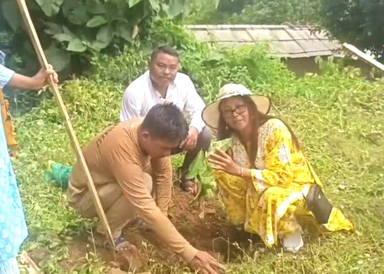 Nirola Phangchopi Joins Hands with Women’s Green Movement: