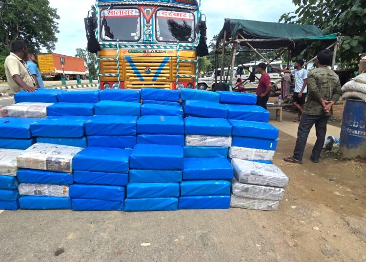 Ganja Seized : ডিলাইত আৰক্ষীৰ নিয়মীয়া নাকা তালাচীত প্ৰায় ৮ কোটি টকা মূল্যৰ গাঞ্জা উদ্ধাৰ, আটক দুই সৰবৰাহকাৰী