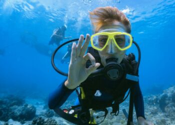 Scuba diving I স্কুবা ডাইভিঙৰ সময়ত হেৰুৱালে নিয়ন্ত্ৰণ, মুম্বাইৰ প্ৰযুক্তিবিদৰ জীৱন ৰক্ষা কৰিলে এপ’ল ঘড়ীয়ে