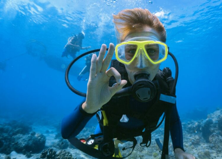 Scuba diving I স্কুবা ডাইভিঙৰ সময়ত হেৰুৱালে নিয়ন্ত্ৰণ, মুম্বাইৰ প্ৰযুক্তিবিদৰ জীৱন ৰক্ষা কৰিলে এপ’ল ঘড়ীয়ে