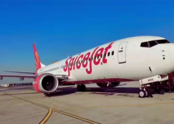 Spicejet : টেক অফৰ কিছু সময়ৰ পিছতে ইঞ্জিনত বিজুতি, দিল্লীত জৰুৰীকালীন অৱতৰণ স্পাইচজেটৰ বিমান