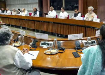 Iran war : ইৰাণ যুদ্ধৰ নেতিবাচক প্ৰভাৱ ৰোধৰ বাবে ৭ সমিতি গঠন কেন্দ্ৰৰ, সৰ্বদলীয় বৈঠক আহ্বান