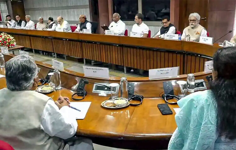 Iran war : ইৰাণ যুদ্ধৰ নেতিবাচক প্ৰভাৱ ৰোধৰ বাবে ৭ সমিতি গঠন কেন্দ্ৰৰ, সৰ্বদলীয় বৈঠক আহ্বান