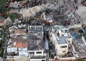 US attack Iran : ১০০ ঘণ্টাতকৈও কম সময়ৰ ভিতৰত আমেৰিকাই ইৰাণৰ ২,০০০ স্থানক লক্ষ্য কৰি ল’লে : ১৭খন জাহাজ ধ্বংস