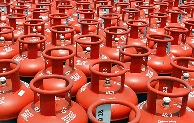 LPG : ঘৰুৱা ৰন্ধন গেছৰ মূল্য প্ৰতি চিলিণ্ডাৰত ৬০ টকা বৃদ্ধি