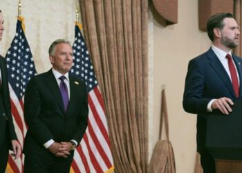 Iran peace talks I খাৰুৱা তেলৰ মূল্য পুনৰ বৃদ্ধি, ট্ৰাম্পৰ অৱৰোধ নীতিৰ বাবে হৰমুজ প্ৰণালীত সমস্যাৰ সন্মুখীন হ’ব পাৰে জাহাজ