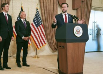 Iran peace talks I শান্তি বৈঠকত পাকিস্তানৰ ভূমিকা সম্পৰ্কে মুকলিকৈ প্ৰকাশ ট্ৰাম্পৰ, মুনীৰ-শ্বাহবাজলৈ বাৰ্তা