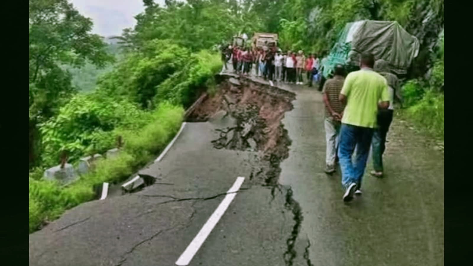 প্ৰচণ্ড ভূমিকম্পই কঁপালে মণিপুৰ