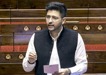 Raghav Chadha : মোক কিয় নীৰৱ কৰিবলৈ চেষ্টা কৰা হৈছে ? পদবী হেৰুৱাই কেজৰিৱালক প্ৰশ্ন ৰাঘৱ চাদ্দাৰ