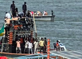 Ganga river : গংগাৰ বুকুত মদ-মাংসৰে উদযাপন, নদীৰ পবিত্ৰতা ধ্বংসৰ বাবে শাস্তিৰ দাবী