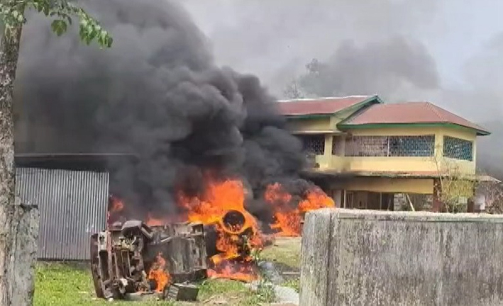 Runikhata Forest Office : চিৰাঙৰ ৰুণীখাতাত উত্তেজনা, বন বিভাগৰ কাৰ্যালয়ত আক্ৰমণ প্ৰতিবাদকাৰীৰ