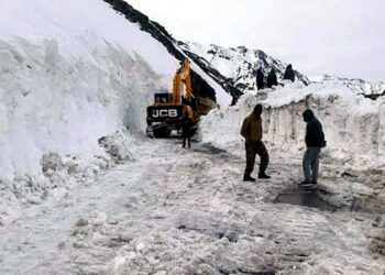 Landslide : তুষাৰপাত : উত্তৰ ছিকিমৰ লাচেনত আঠশ পৰ্যটক আবদ্ধ
