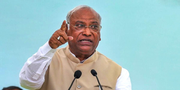 Kharge on Modi : মোদী সন্ত্ৰাসবাদী, প্ৰধানমন্ত্ৰীক লক্ষ্য আক্ৰমণ খাৰ্গেৰ