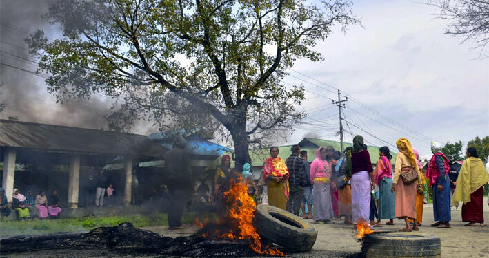 Manipur violence : বন্ধ ইণ্টাৰনেট, কাৰ্ফিউ জাৰি; দুই নাবালকৰ মৃত্যুৰ পিছত পুনৰ জ্বলিছে মণিপুৰৰ বিষ্ণুপুৰ
