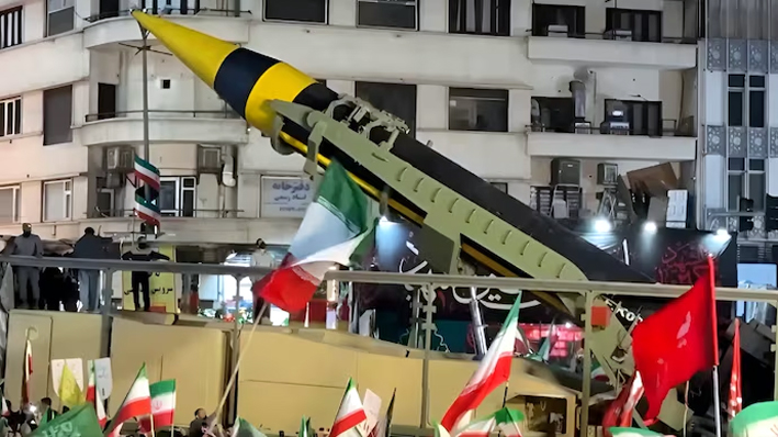 Tehran’s Missile power : যুদ্ধবিৰতিৰ মাজতে তেহৰাণত ইৰাণৰ ক্ষেপণাস্ত্ৰ শক্তি প্ৰদৰ্শন : সমৰ্থনত ৰাজপথলৈ ওলাই আহিল হাজাৰ হাজাৰ লোক