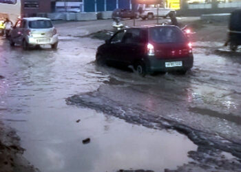 Dilapidated condition : জৰাজীৰ্ণ অৱস্থাত অসম–নাগালেণ্ড সীমান্তৰ ৩৯ নং ৰাষ্ট্ৰীয় ঘাই পথ, শীঘ্ৰে মেৰামতি কৰিবলৈ দাবী ক্ষোভিত ৰাইজৰ