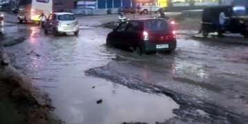 Dilapidated condition : জৰাজীৰ্ণ অৱস্থাত অসম–নাগালেণ্ড সীমান্তৰ ৩৯ নং ৰাষ্ট্ৰীয় ঘাই পথ, শীঘ্ৰে মেৰামতি কৰিবলৈ দাবী ক্ষোভিত ৰাইজৰ